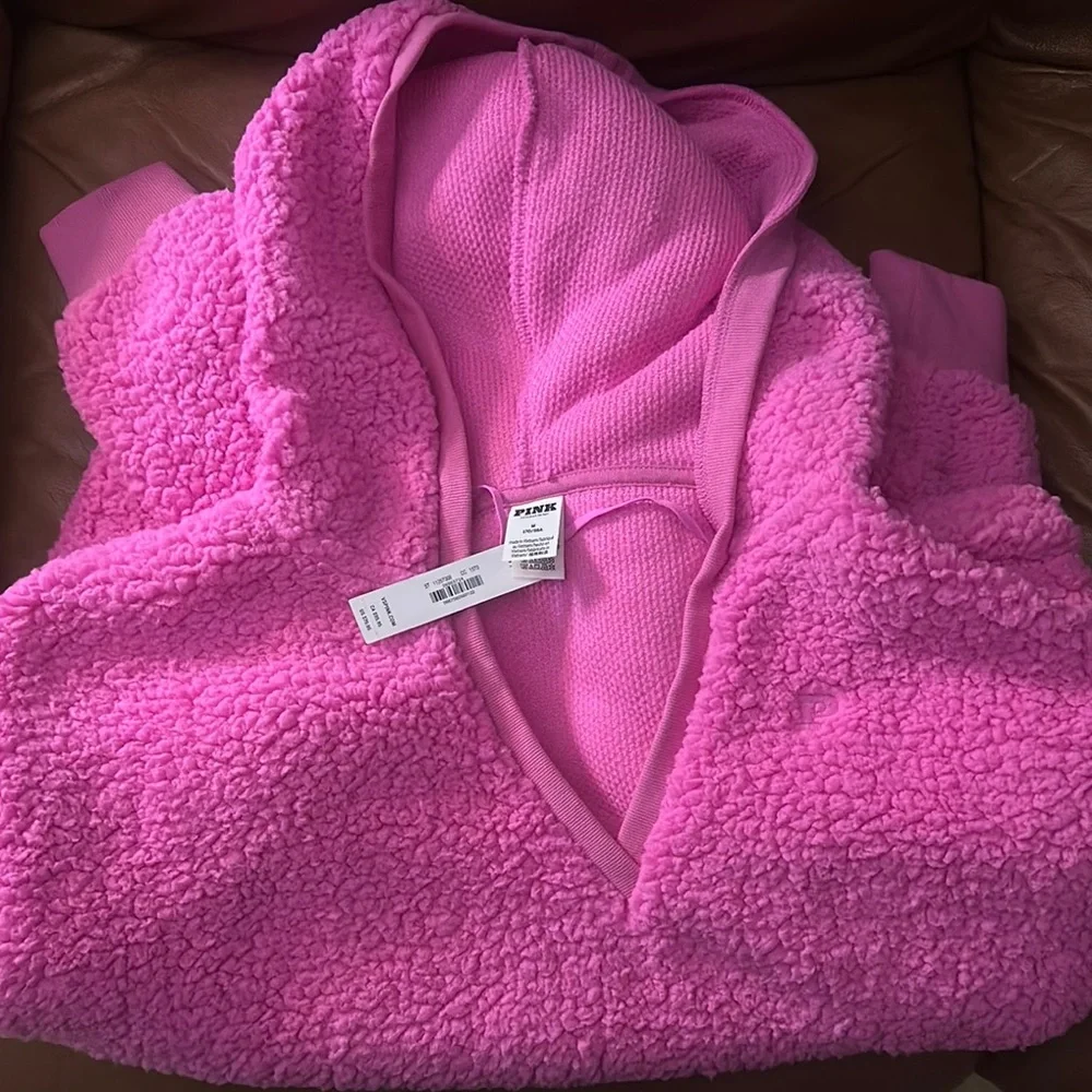 S🚫LD NWT Victoria's Secret Pink Textured Hoodie SIZE: Medium Very Soft - Picture 1 of 3